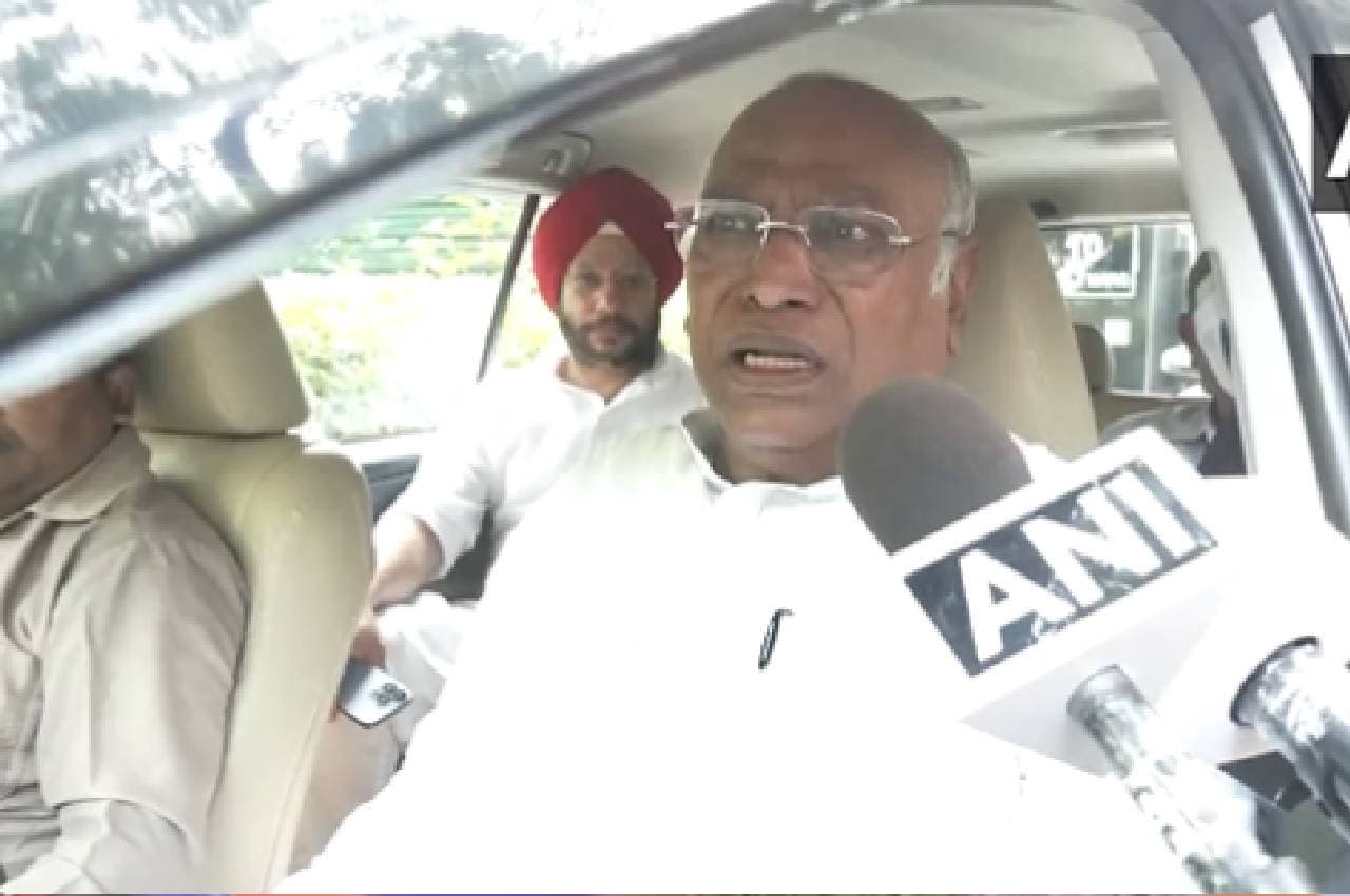 Kharge On N Biren Singh: कांग्रेस के राष्ट्रीय अध्यक्ष बोले- अगर पीएम मोदी को मणिपुर की चिंता है तो CM को बर्खास्त करें