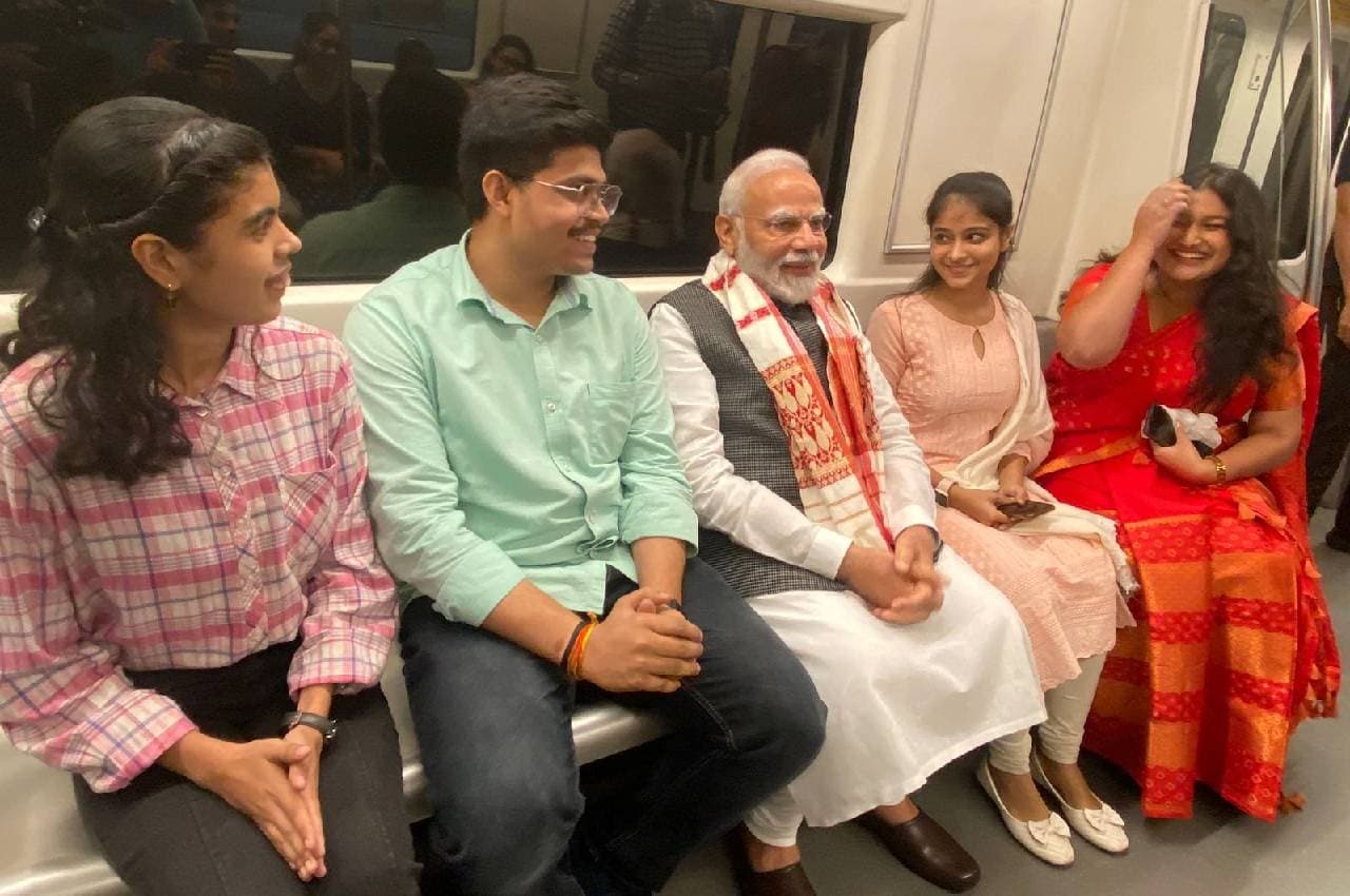 delhi university, pm modi du visit, pm modi, delhi university centenary celebrations, PM Modi in Delhi Metro