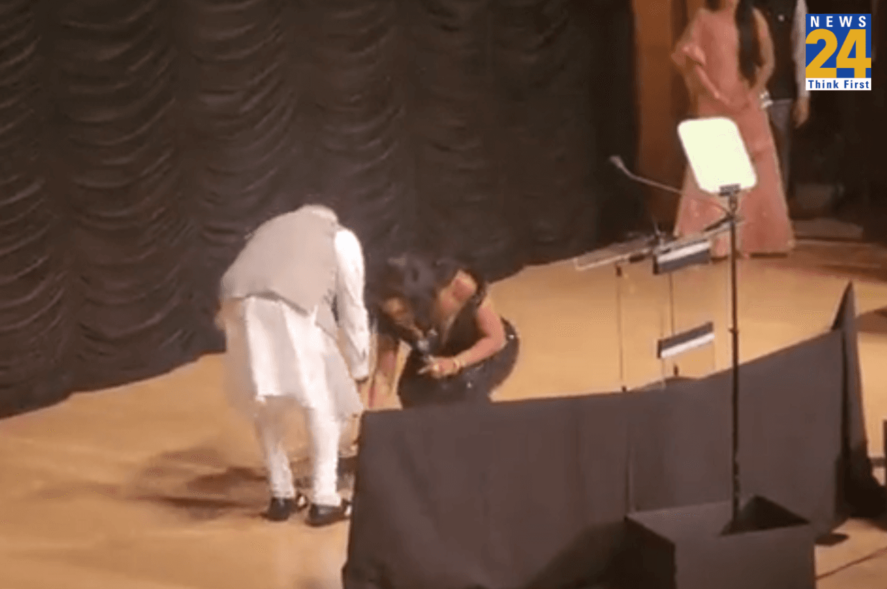 PM Modi US Visit: अमेरिकी सिंगर Mary Millben ने गाया राष्ट्रगान, फिर छुए PM मोदी के पैर, देखें VIDEO