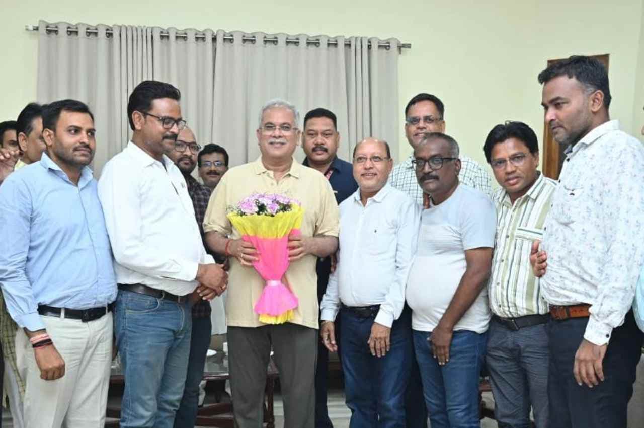 रायपुर: प्रदेश में पटवारियों की हड़ताल समाप्त, जनहित को देखते हुए काम पर लौटे पटवारी