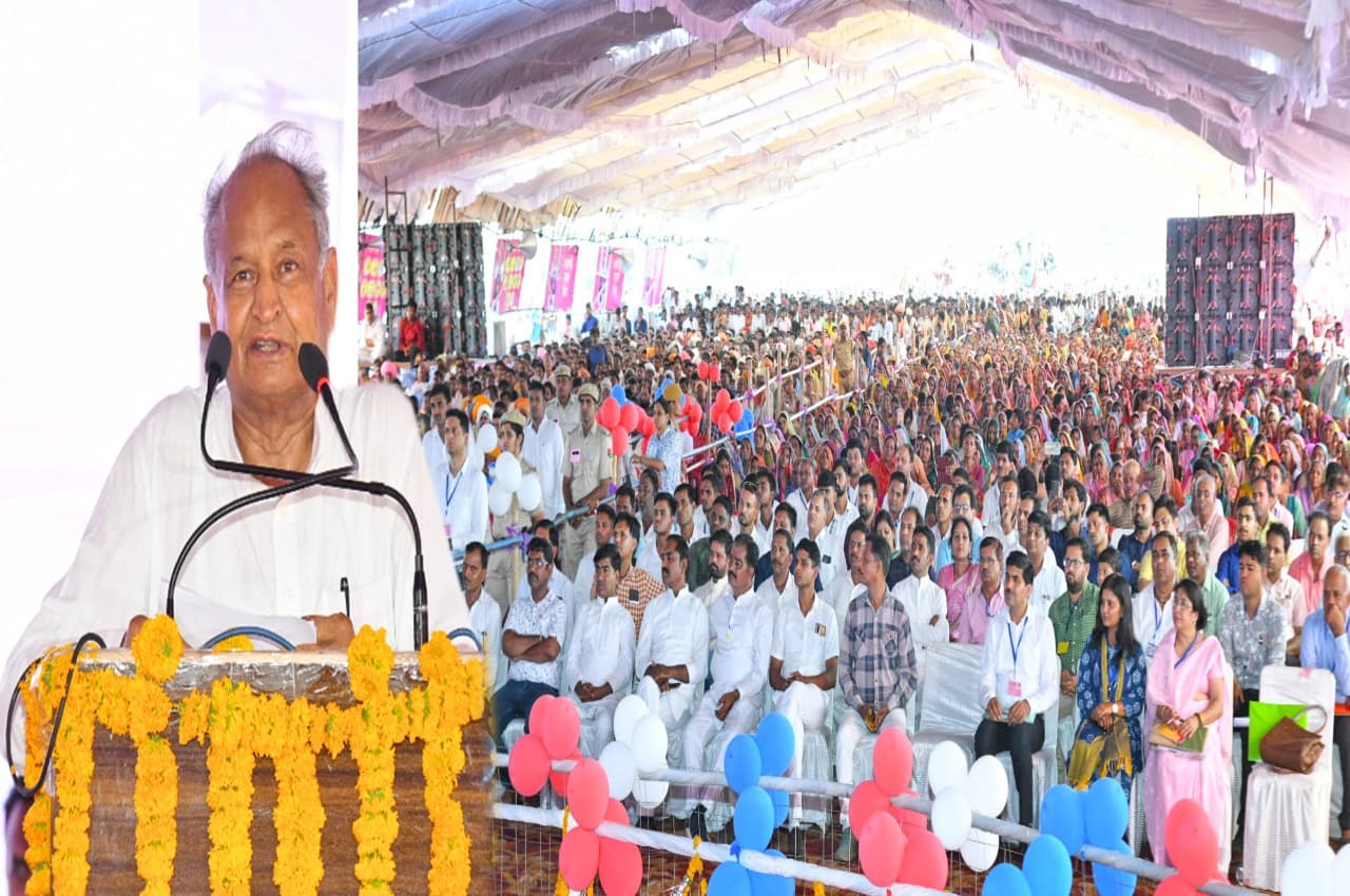 सीएम गहलोत ने प्रतापगढ़ में किया करोड़ों के विकास कार्यों का शिलान्यास, बोले- 'मानगढ़ को राष्ट्रीय स्मारक घोषित करे केंद्र सरकार'