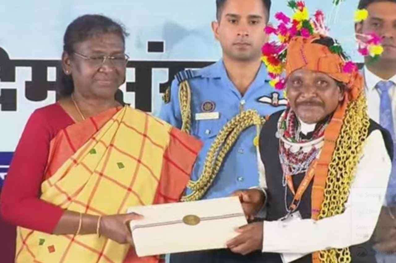 Chhattisgarh: राष्ट्रपति भवन में आयोजित हुआ जनजातीय सम्मेलन; छत्तीसगढ़ की जनजाति समुदाय की संस्कृति से रूबरू हुईं राष्ट्रपति मुर्मू