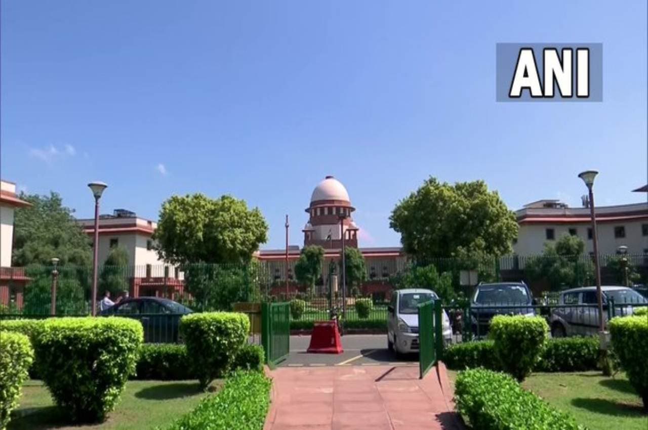 'दुष्कर्म पीड़िता की कुंडली' मामले का SC ने लिया स्वतः संज्ञान; इलाहाबाद HC के आदेश पर लगाई रोक, जानें पूरा मामला