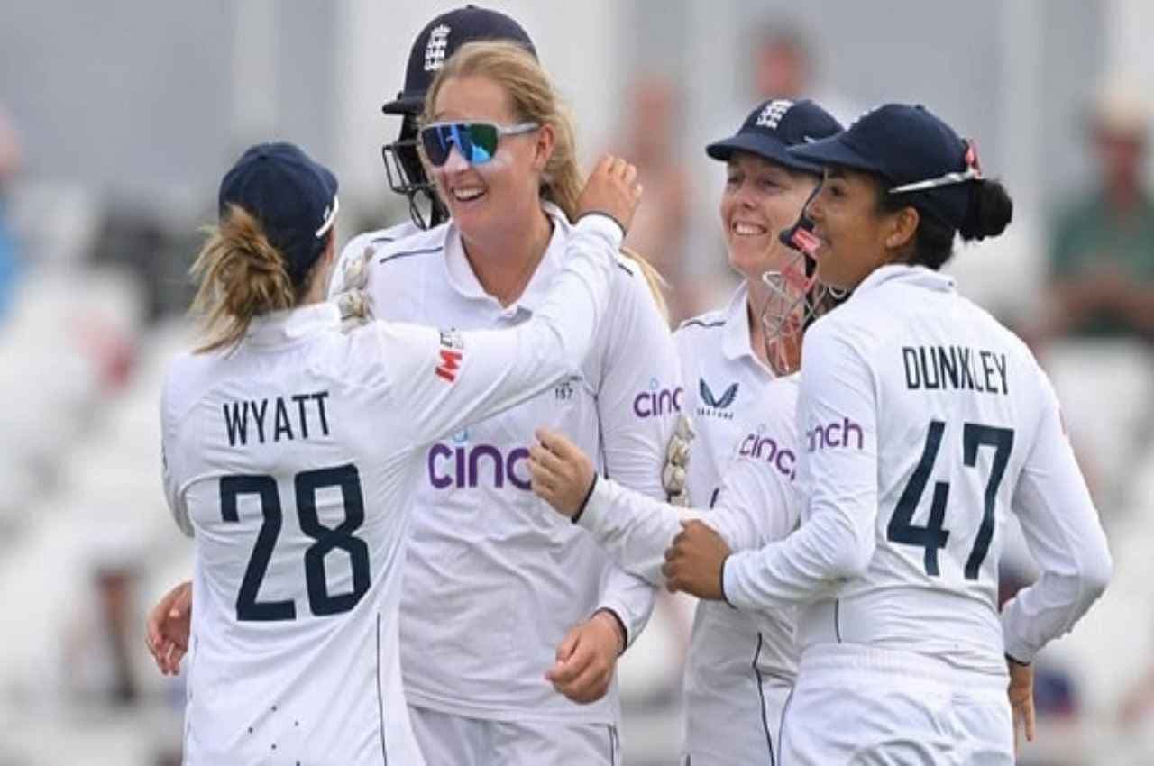 Womens Ashes 2023: सोफी एक्लेस्टोन ने ऑस्ट्रेलियाई बल्लेबाजों की उड़ाई धज्जियां, 17 साल बाद किया ये कारनामा