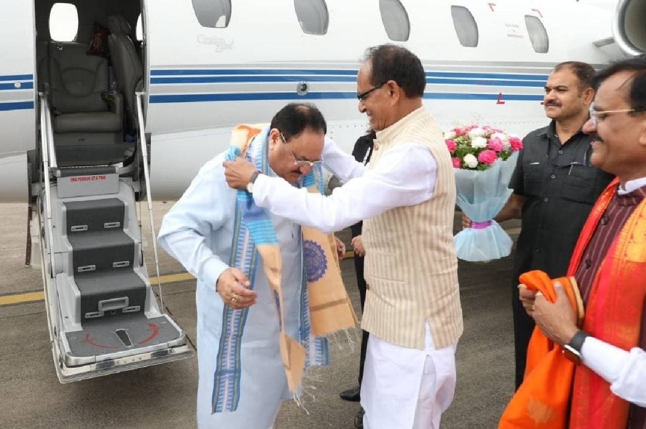 खरगोन में कांग्रेस को लगा बड़ा झटका, कमलनाथ की करीबी MLA की बहन BJP में शामिल, जेपी नड्डा ने दिलाई सदस्यता