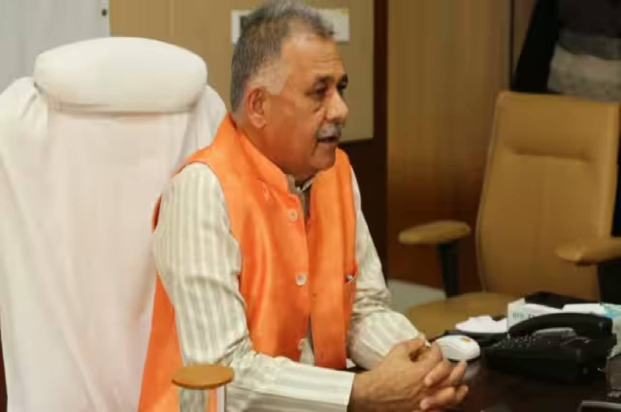 वीर सावरकर पर MP में सियासत: कांग्रेस पर शिवराज के मंत्री का पलटवार, आपने लुटेरों का इतिहास पढ़ाया