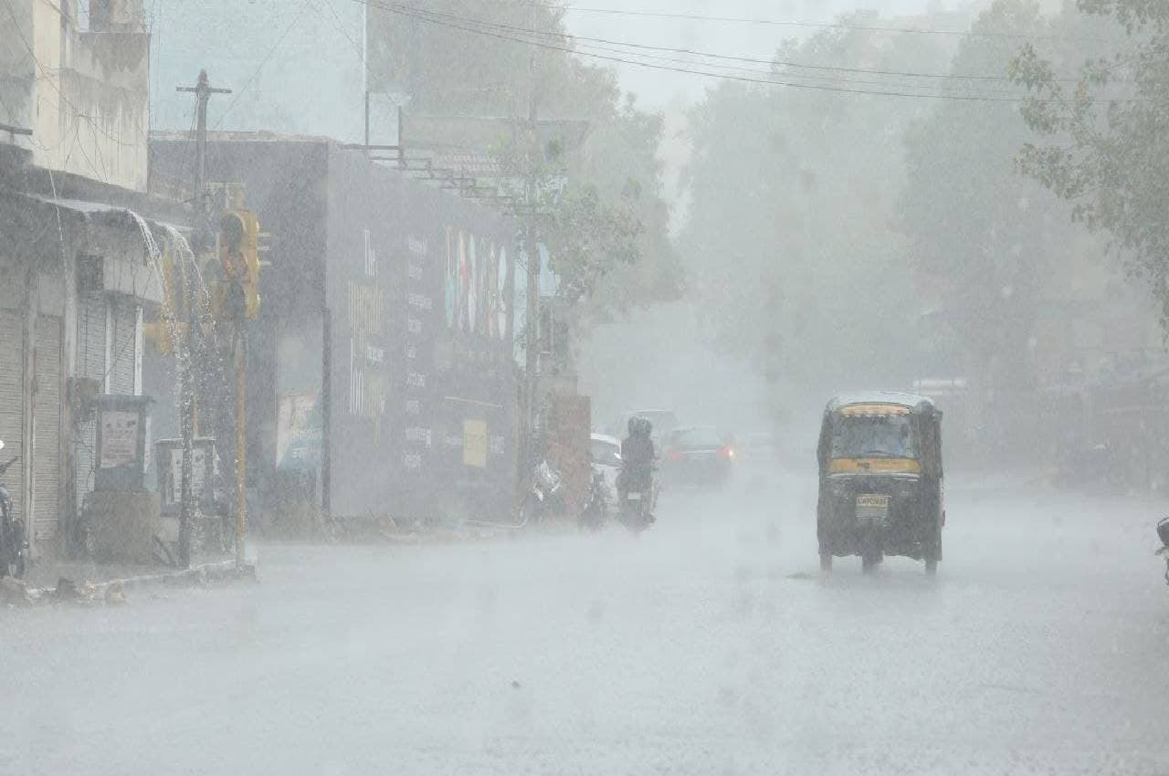 MP में भारी बारिश का दौर जारी, इन 22 जिलों में झमाझम बरसात का अलर्ट