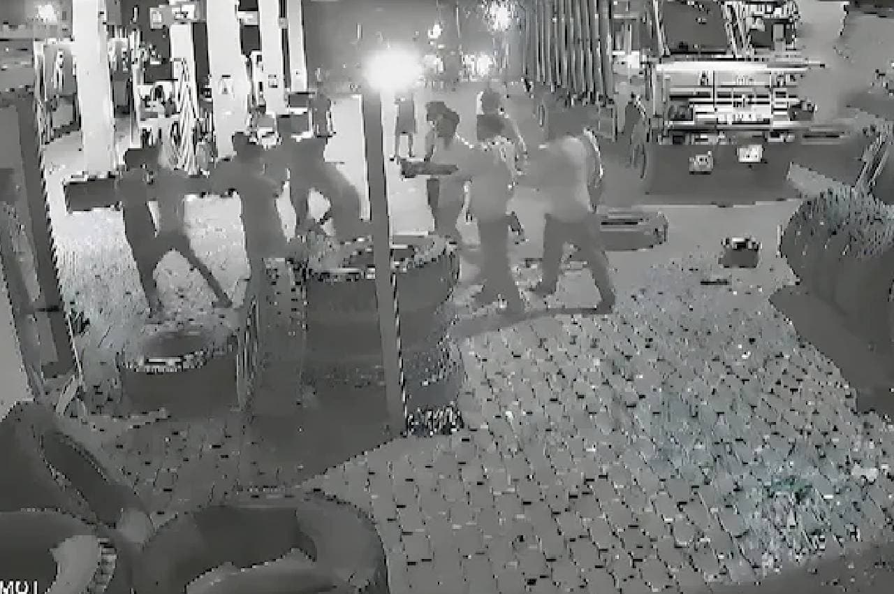 Ludhiana: पंजाब के लुधियाना में भीड़ ने पेट्रोल पंप पर तोड़फोड़ की, कर्मचारियों पर हमला किया