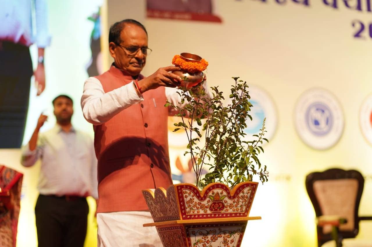 CM शिवराज ने सिंगल यूज प्लास्टिक का उपयोग न करने की अपील, कहा-हमें पर्यावरण-संरक्षण के लिए चेतना होगा