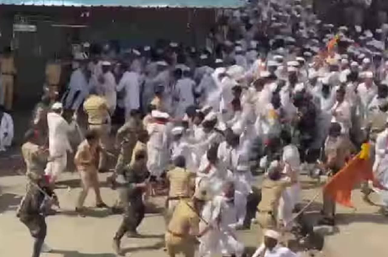 महाराष्ट्र में वारकरी तीर्थयात्रियों पर लाठीचार्ज के बाद बवाल, NCP बोली- कुप्रबंधन ने वार्षिक उत्सव पर लगाया धब्बा