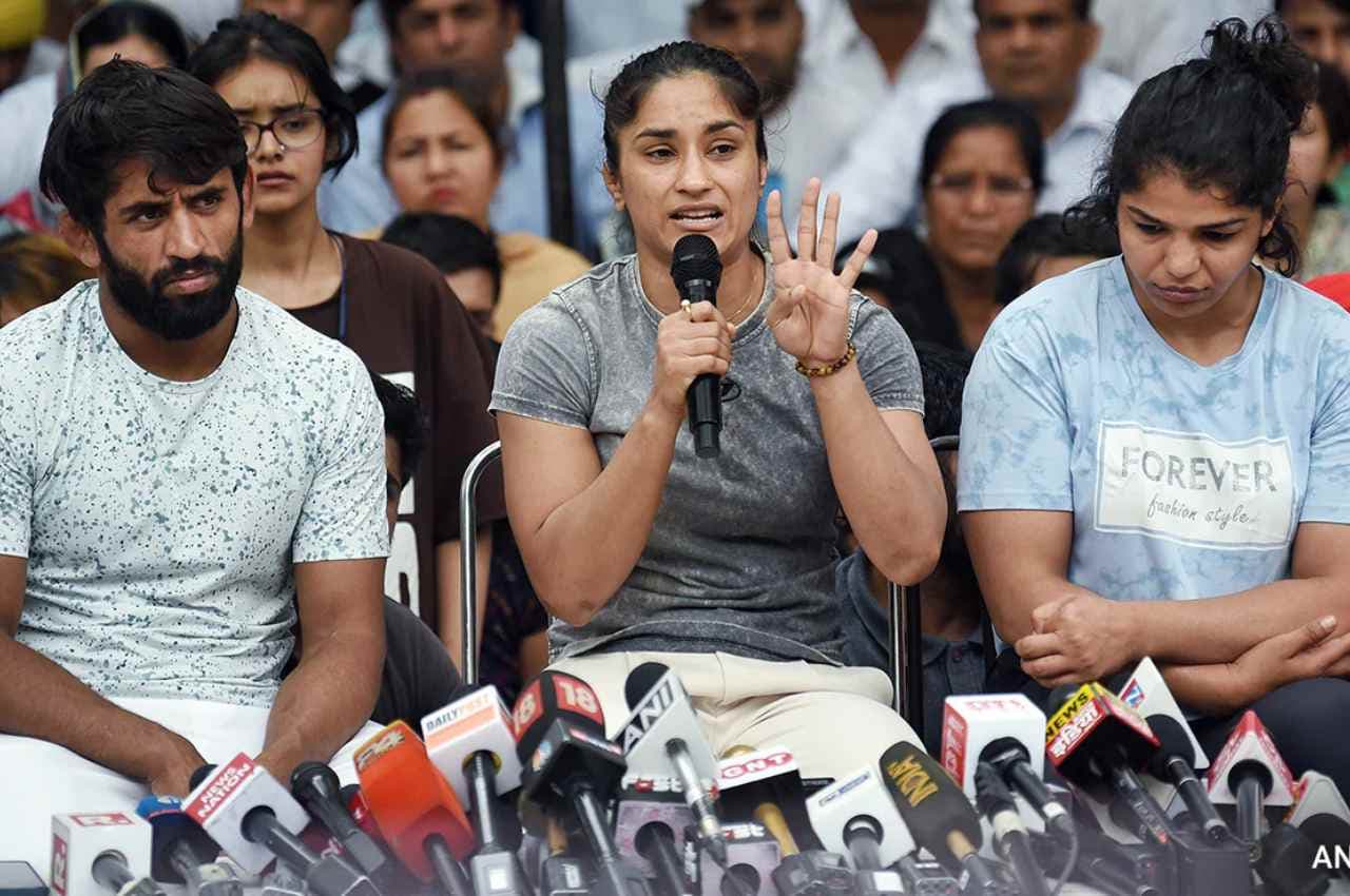 Wrestlers Protest: पांच महीने बाद सड़क पर पहलवानों का 'दंगल' खत्म, कोर्ट में जारी रहेगी जंग