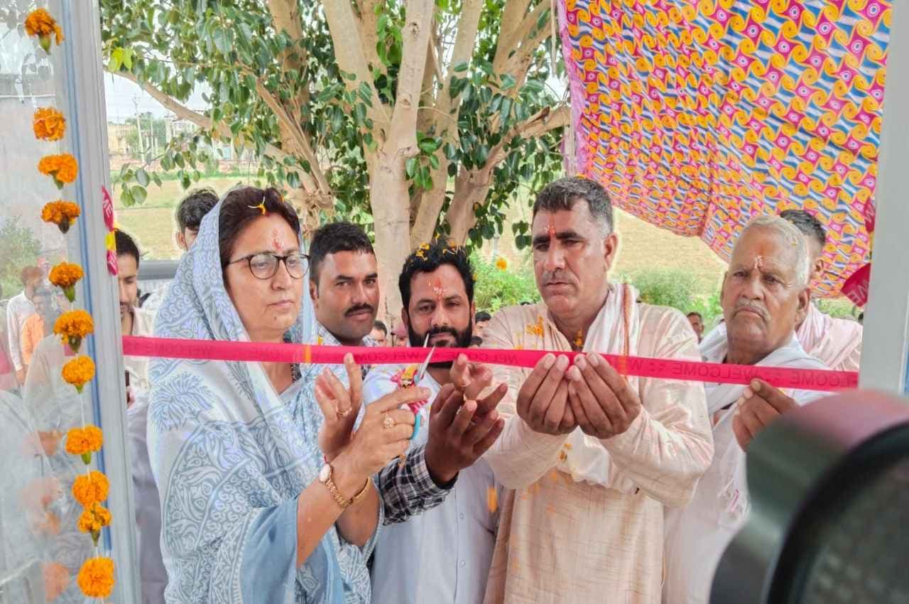 अलवर में बोलीं उद्योग मंत्री रावत- 'उद्योगों के विकास से आमजन को मिल रहा रोजगार'