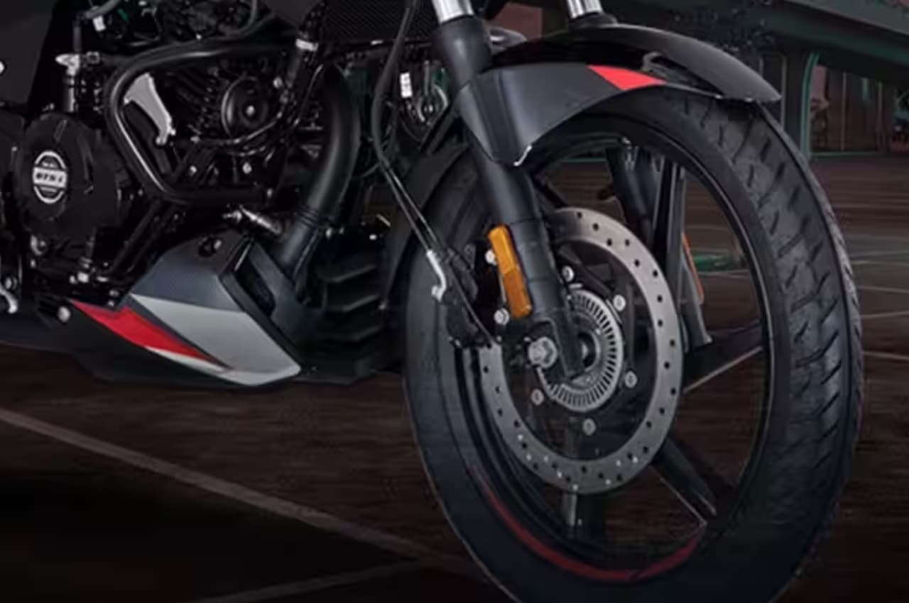 Bajaj की इस बाइक को देख लड़के भरते है आह, 40 kmpl की माइलेज और 220 cc का धाकड़ इंजन
