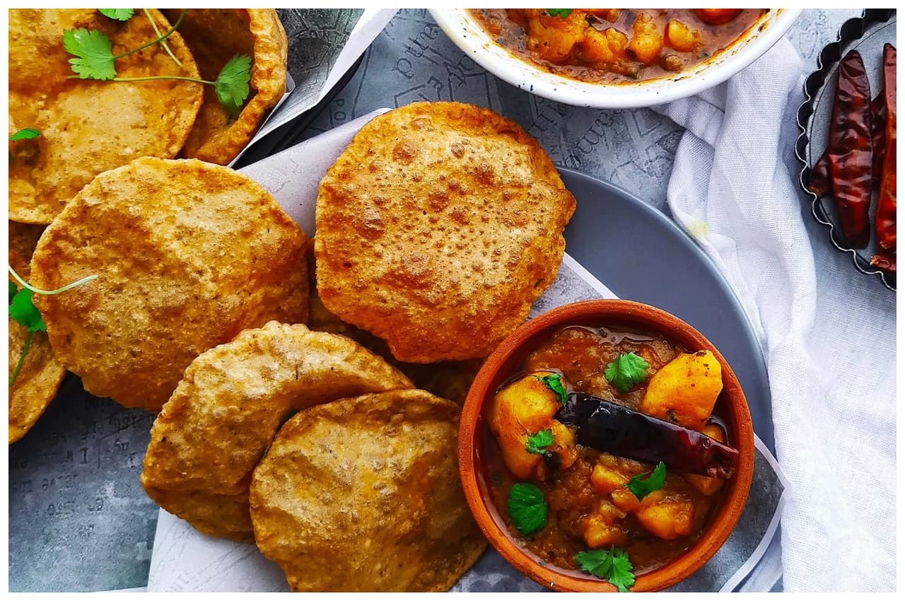 Bedmi Poori Recipe: बारिश में लें 'बेड़मी पूरी' का मजा, इस विधि से करें तैयार