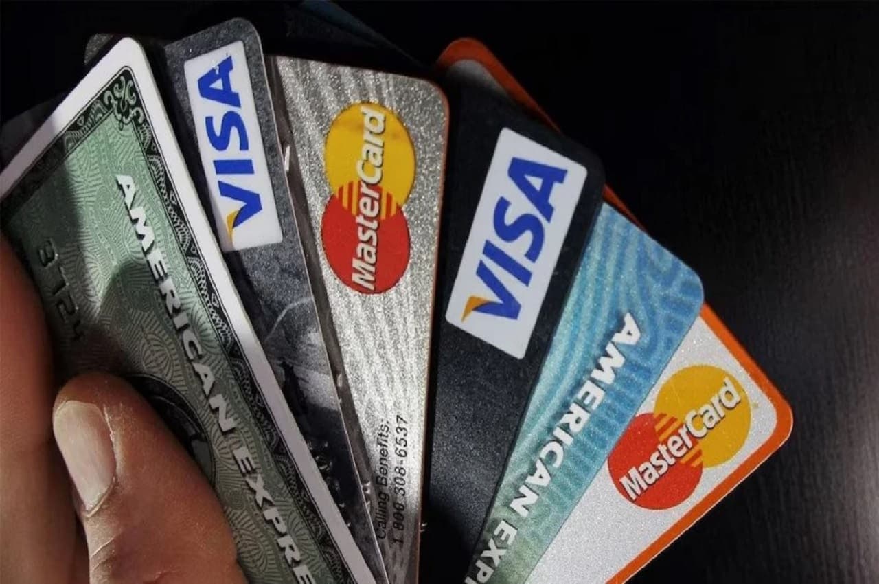 New Debit Credit Card Rules:  बैंक ग्राहकों के लिए फायदे की खबर, RBI ने रखा कार्ड पोर्टेबिलिटी का प्रस्ताव, पढ़ें- डिटेल्स