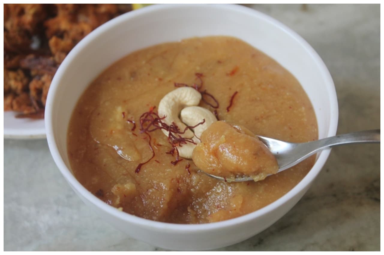 Cashew Halwa Recipe: सावन के पहले सोमवार भोलेनाथ को लगाएं काजू हलवे का भोग, जानें विधि