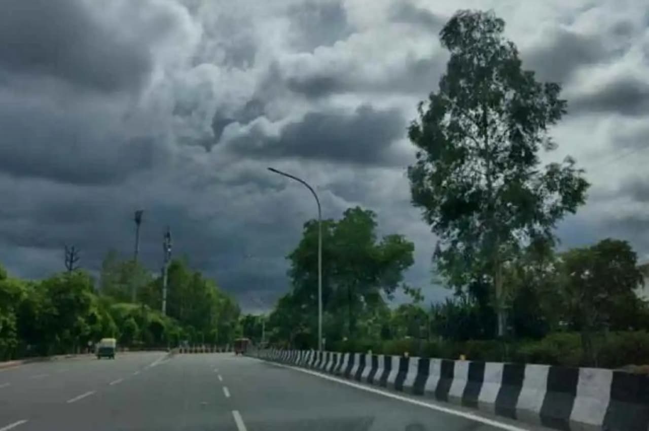Chhattisgarh weather: छत्तीसगढ़ में भारी बारिश का अलर्ट, जानें अगले 24 घंटे कैसा रहेगा मौसम का मिजाज