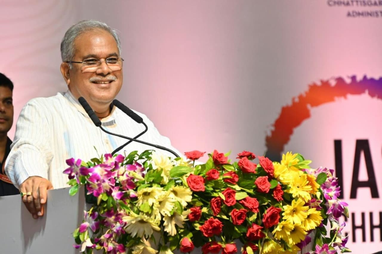 मुख्यमंत्री बघेल आईएएस कॉन्क्लेव 2023 के समापन समारोह में हुए शामिल, बोले- योजनाओं को धरातल पर लाने में आईएएस अधिकारियों की अहम भूमिका