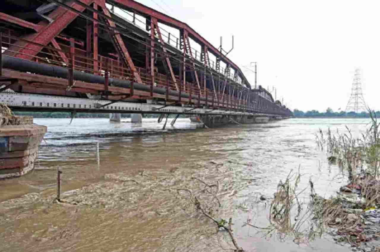 Delhi Flood: दिल्ली में शाम तक बिगड़ सकते हैं हालात, बाढ़ को लेकर जानें सरकार की क्या है तैयारी