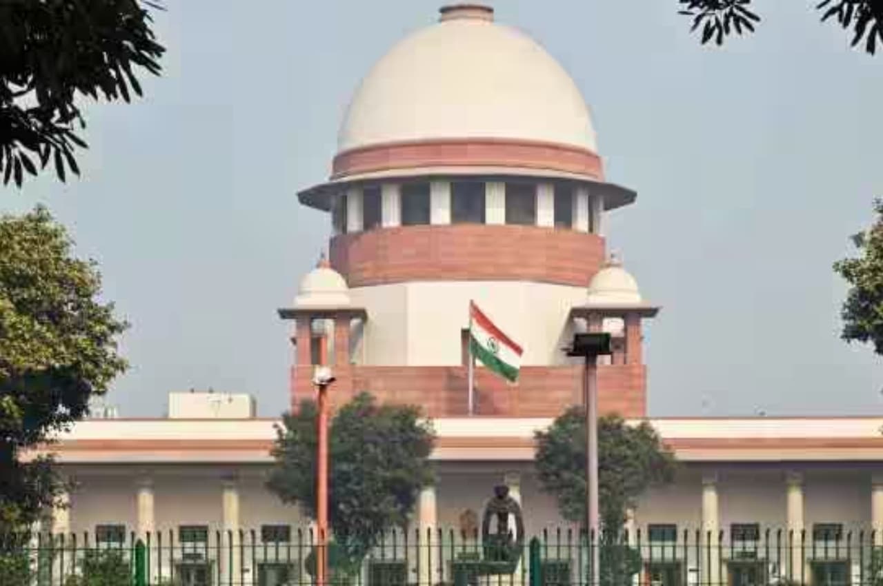Delhi Gov vs Centre: बिजली नियामक प्रमुख की नियुक्ति को लेकर आज सुप्रीम कोर्ट में सुनवाई, जानें क्या है विवाद