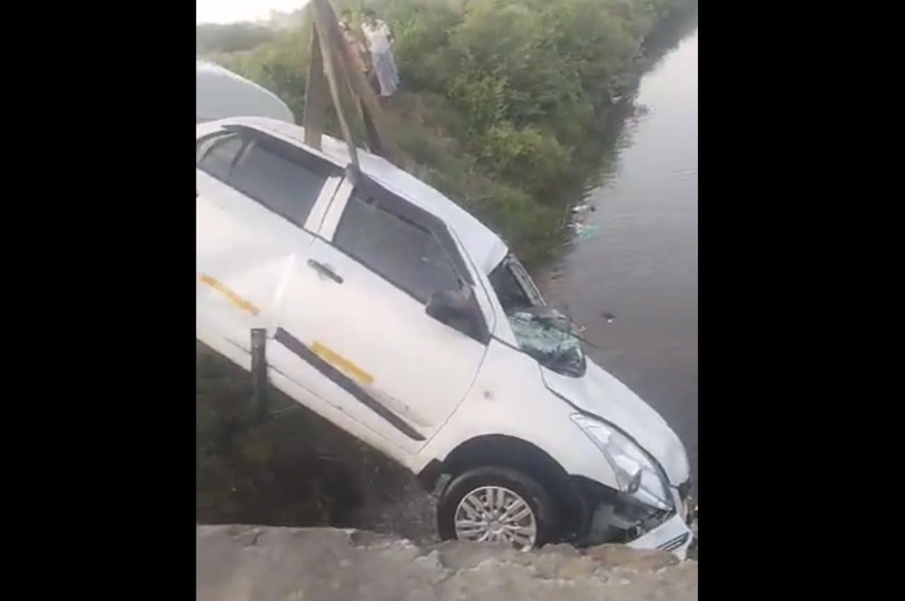 यूपी के एटा में दर्दनाक हादसा; नहर में गिरी तेज रफ्तार कार, परिवार के 4 लोगों समेत 5 की मौत