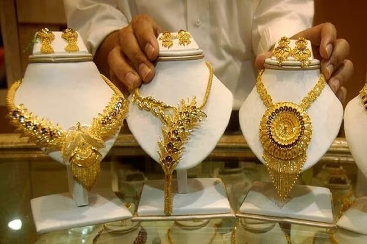 Gold Price Today: सोना हुआ सस्ता, खरीदारी का अच्छा मौका! जानें- अपने शहर की कीमत