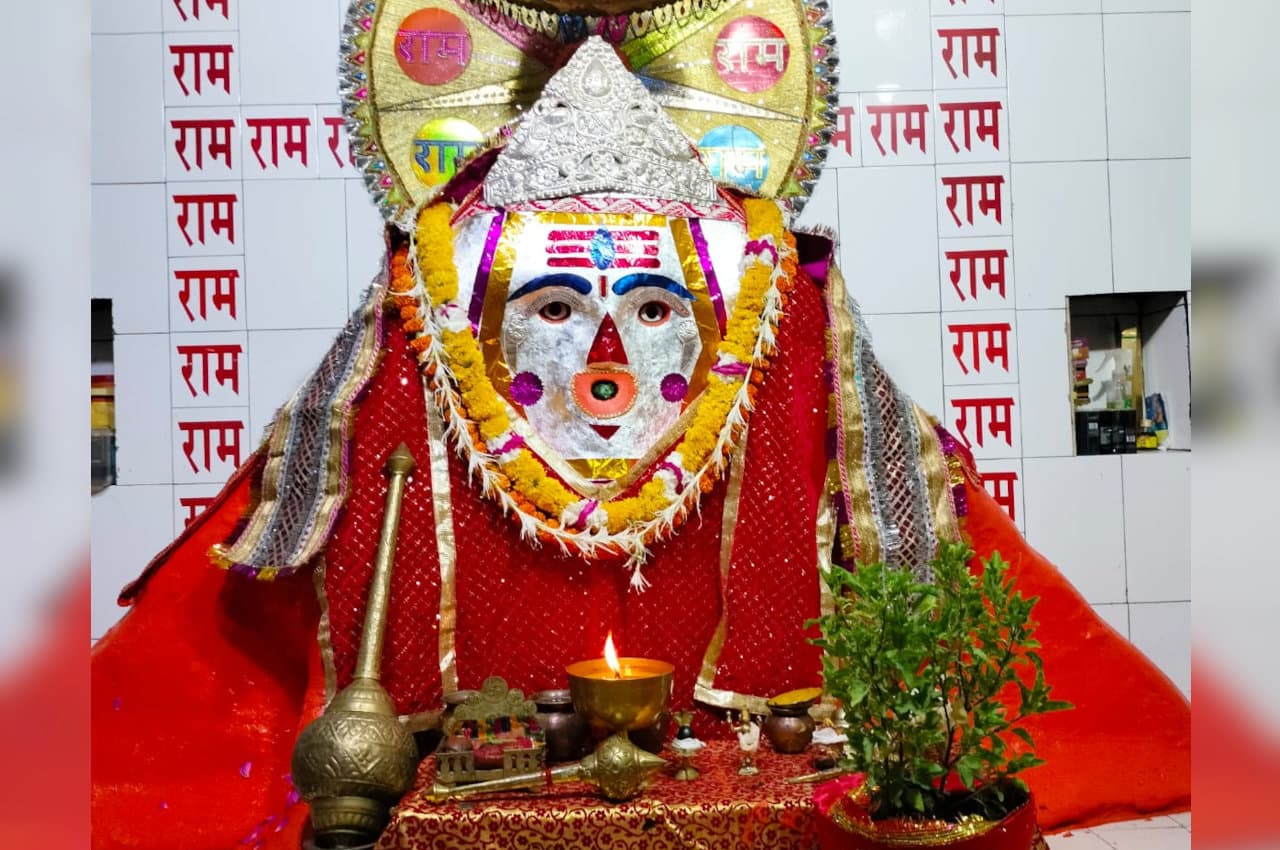 ऐसे करें हनुमान चालीसा का पाठ तो दूर होगा जीवन का हर संकट