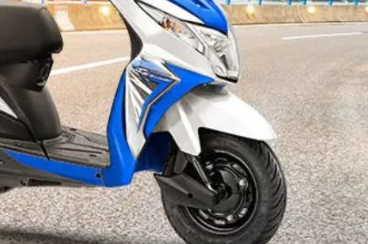 सिर्फ 2000 रुपये में मिल रहा कार जैसे फीचर्स वाला Honda का यह धांसू स्कूटर, 55 Kmpl की माइलेज और दमदार सेफ्टी फीचर्स