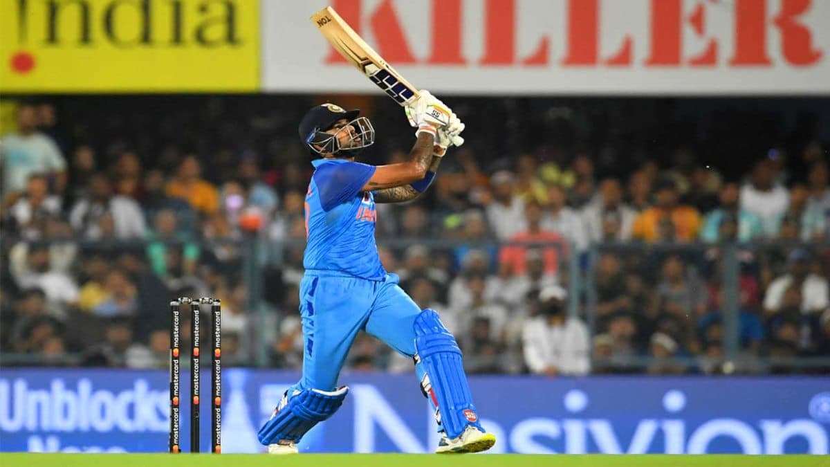 IND vs WI: सूर्यकुमार यादव का हाहाकारी छक्का, कार पार्किंग के पास जा गिरी गेंद, देखें वीडियो