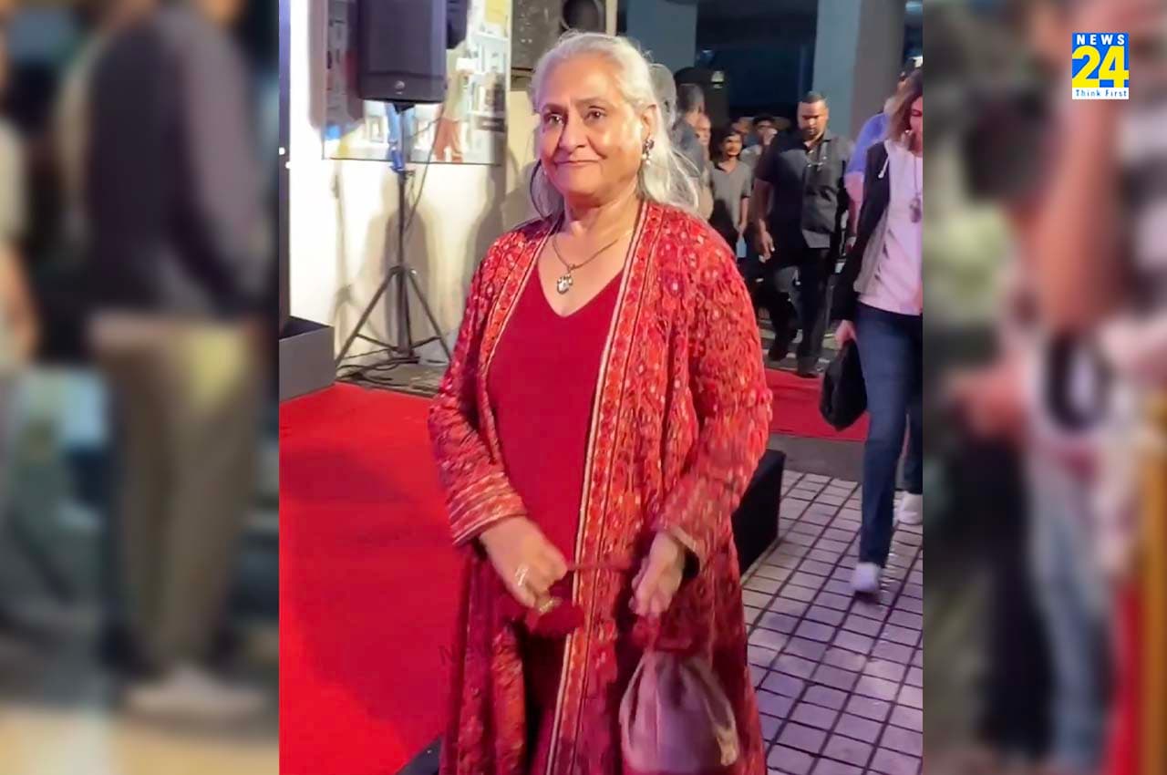 RRKPK Screening: पैप्स के साथ मस्ती करती दिखीं जया बच्चन, एक्ट्रेस का ये रूप देख हैरान हुए फैंस