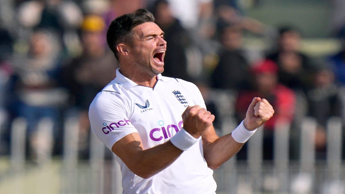 ENG vs AUS: जेम्स एंडरसन का जलवा, बिखेर दी मिचेल मार्श की गिल्लियां, देखें वीडियो