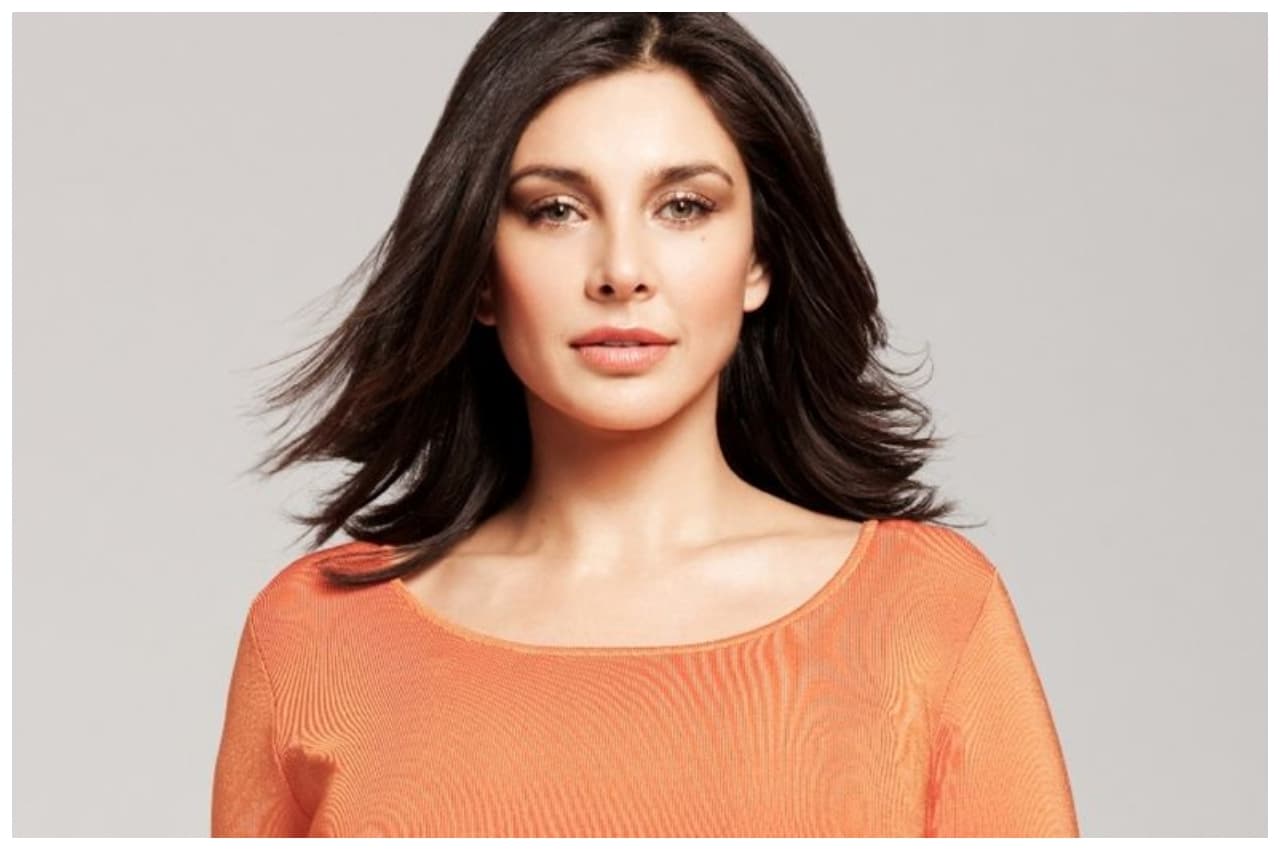 Lisa Ray: कैंसर को मात देकर इस अभिनेत्री ने बॉलीवुड में कमाया नाम, जानें एक्ट्रेस के संघर्ष की कहानी