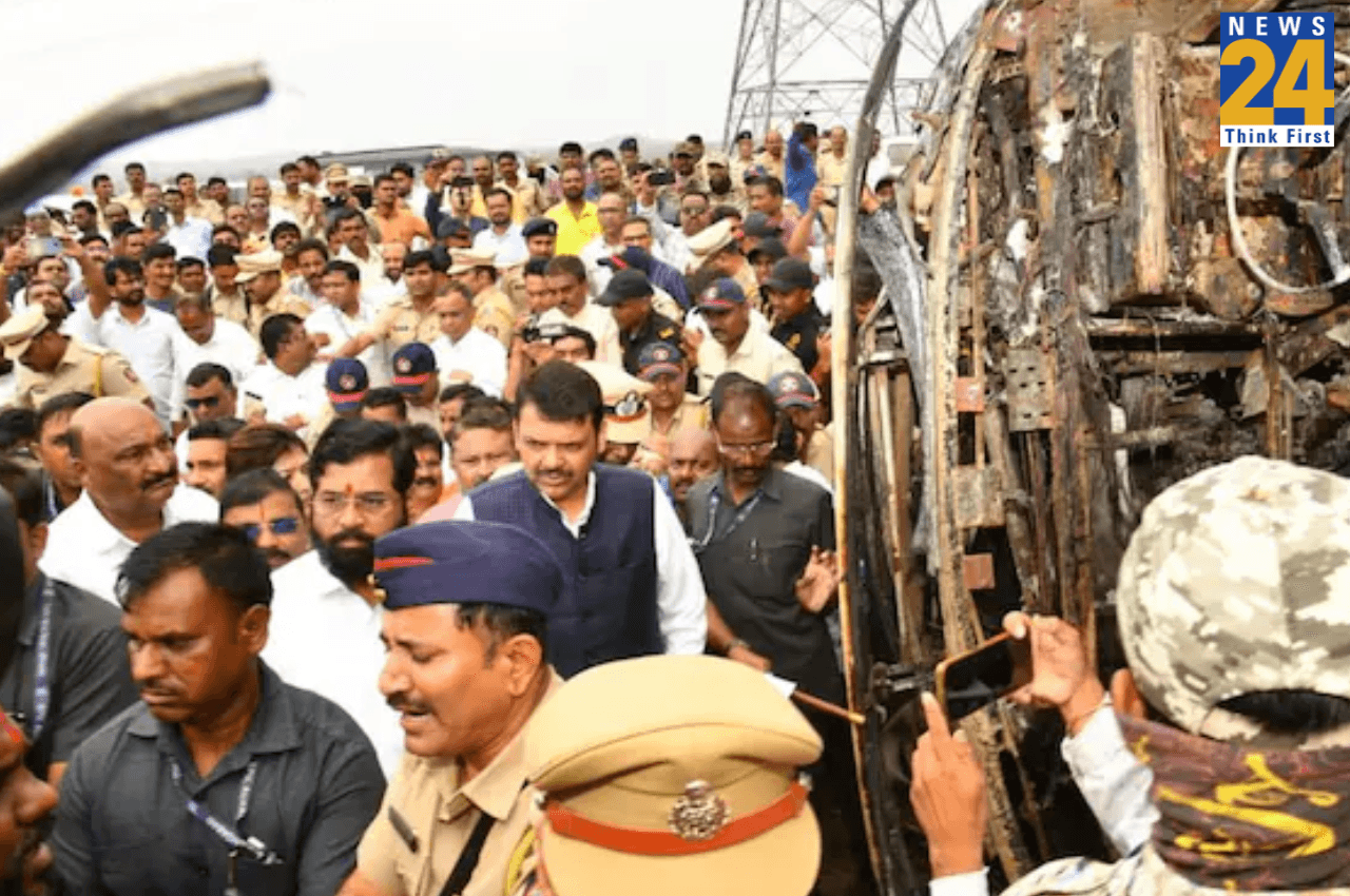 Maharashtra Bus Fire Incident: शिंदे-फडणवीस पहुंचे घटनास्थल, रोड सेफ्टी के लिए कहा- बना रहे यूनीक सिस्टम