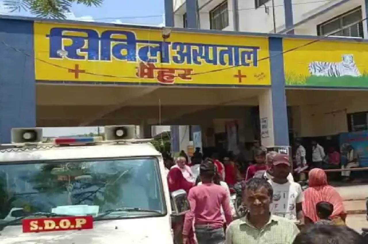 मैहर में 11 साल की बच्ची के साथ गैंगरेप की घटना, हालत गंभीर, आरोपियों के घर पर चला बुलडोजर
