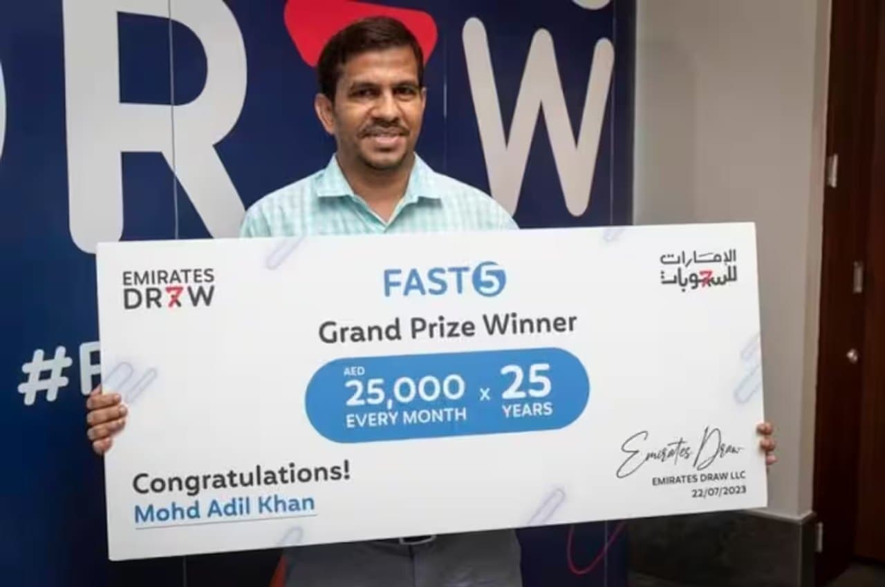 इस शख्स के घर बरसा 'छप्परफाड़ पैसा', 25 साल तक मिलेंगे 5.5 लाख, जानिए कैसे लगी लॉटरी