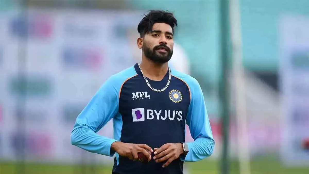 IND vs WI: मैच से पहले टीम इंडिया को बड़ा झटका, घर लौटे सिराज, जानें क्या है वजह