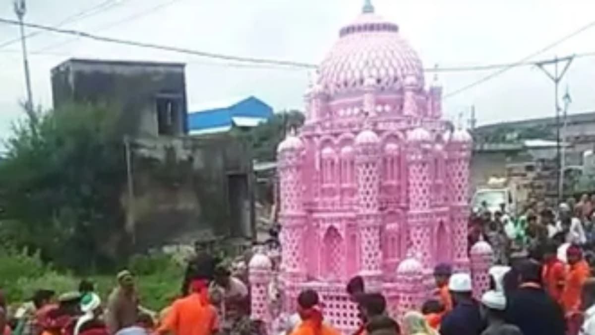 गुजरात: मुहर्रम के जुलूस में बड़ा हादसा, हाई टेंशन तार से टकराया ताजिया, दो लोगों की मौत