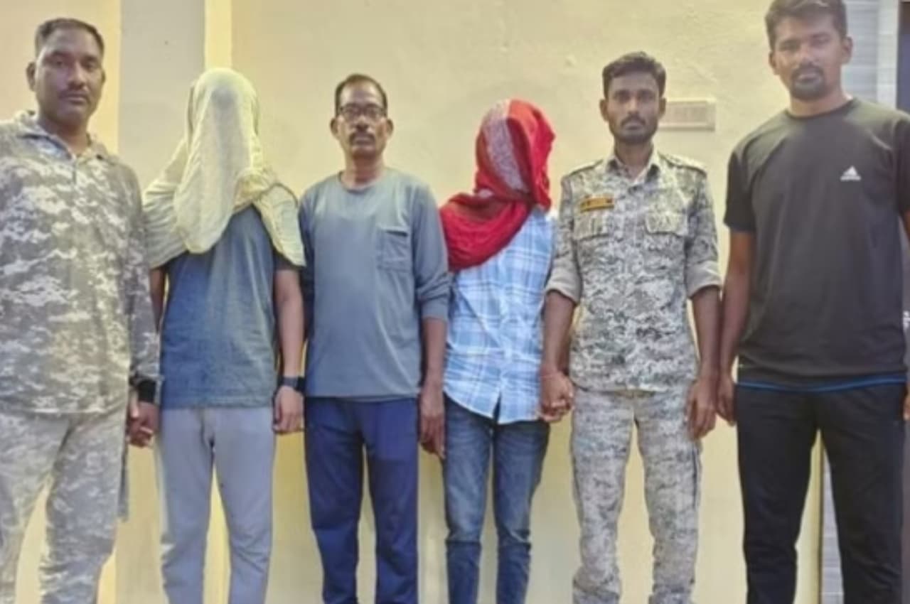 छतीसगढ़-महाराष्ट्र बॉर्डर से पकड़े गए दो नक्सली, लेकर जा रहे थे मोटी रकम