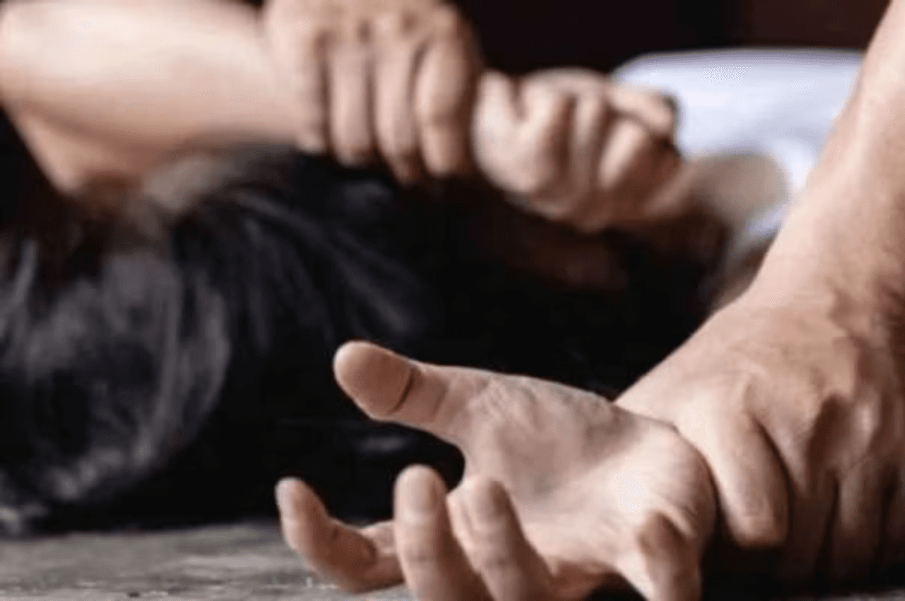 Pune Rape Case: कर्ज नहीं चुकाने पर पति के सामने शेख ने पत्नी की लूटी इज्जत, वीडियो बनाकर किया वायरल
