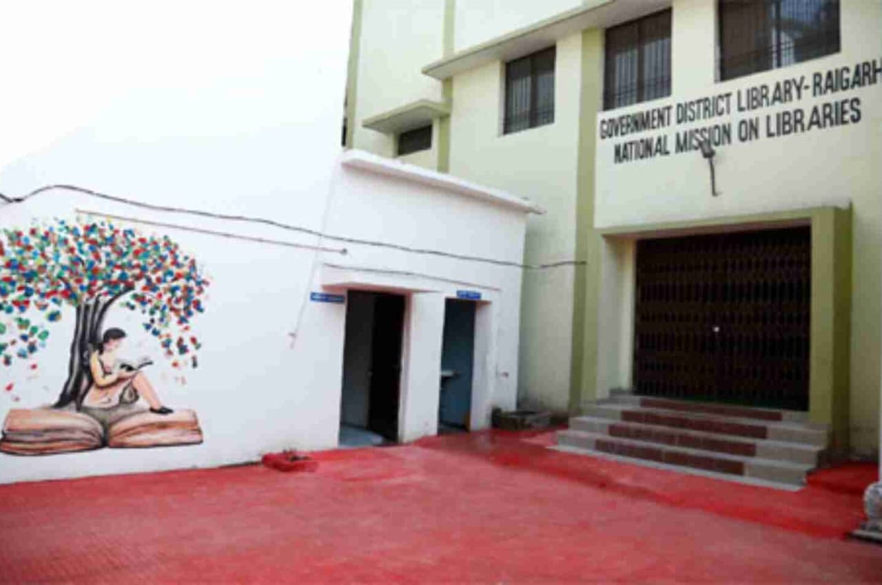 रायगढ़ का हाईटेक लाईब्रेरी संवार रही युवाओं का भविष्य, ब्रिटिश काल से जुड़ा है इतिहास