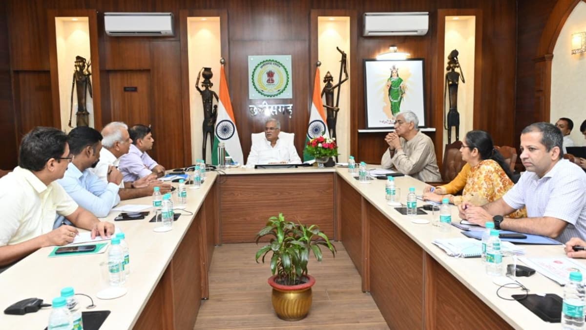 रायपुर : कंजेक्टिवाइटिस का बढ़ा खतरा, मुख्यमंत्री भूपेश बघेल ने बुलाई आपातकालीन बैठक