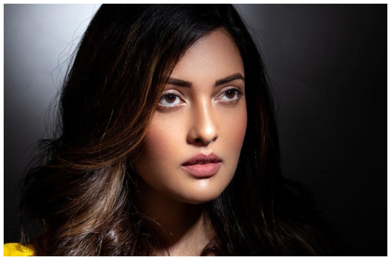 Riya Sen: इंडस्ट्री छोड़ ऐसी लाइफ जीती हैं रिया सेन, विवादों ने खत्म किया एक्ट्रेस का करियर