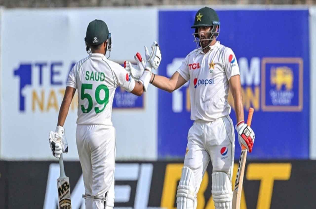SL vs PAK: शकील और सलमान ने कराई टीम की दमदार वापसी, दूसरे दिन के खेल के बाद पाकिस्तान 91 रन पीछे