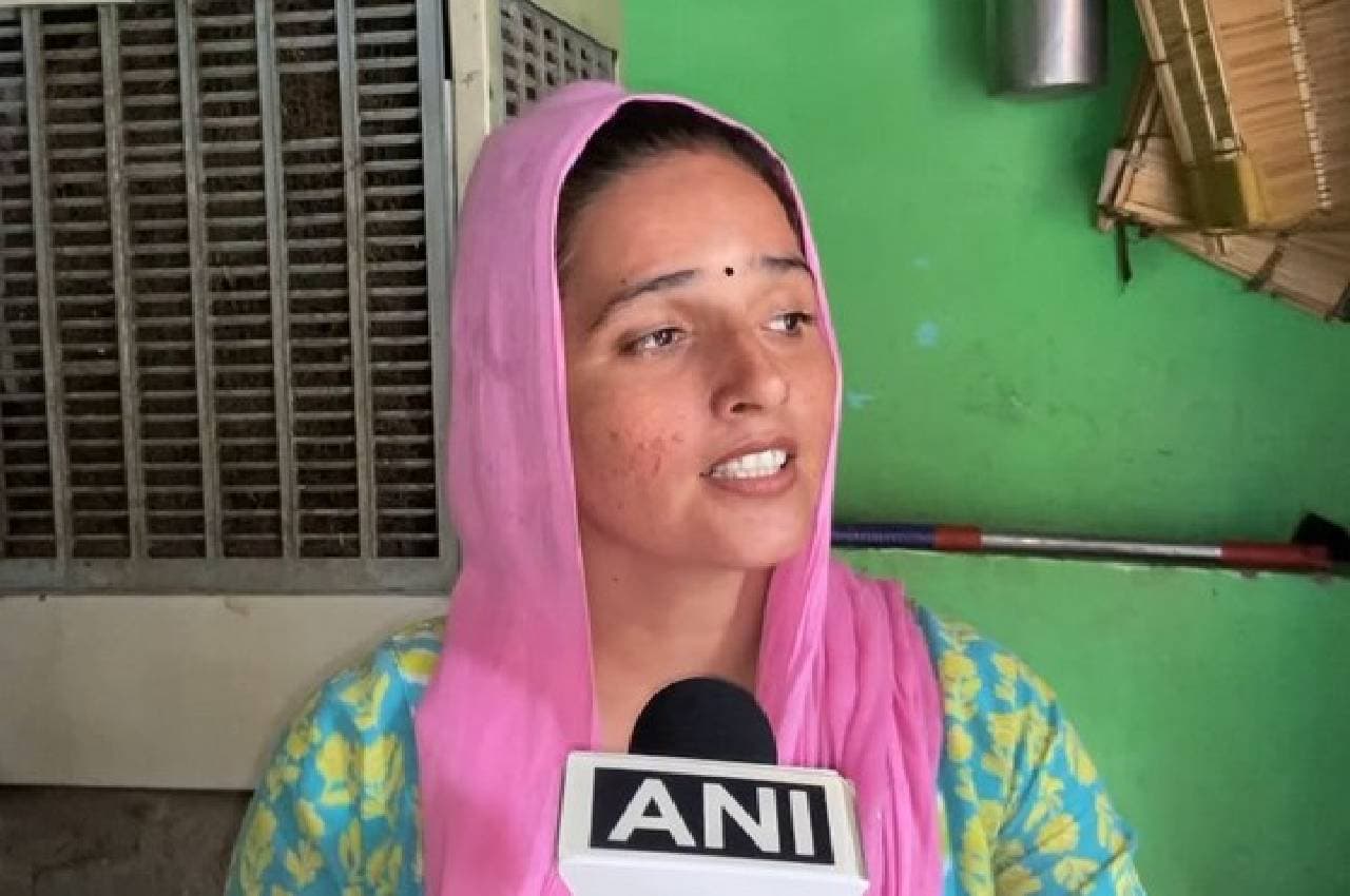 'सीमा हैदर के चाचा और भाई पाकिस्तानी सेना में हैं', आईएसआई से लिंक की जांच के बीच पति गुलाम का दावा