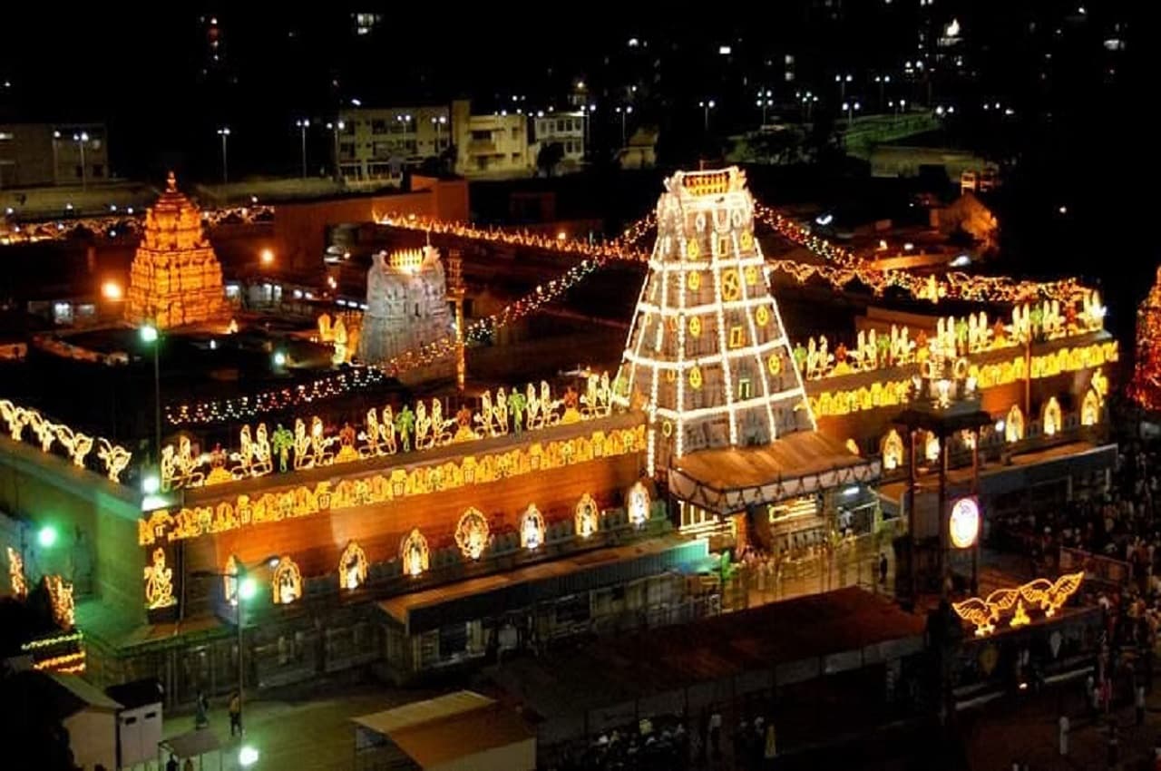 तिरूपति के लड्डुओं को लेकर खड़ा हुआ विवाद, आमने-सामने हैं दो पक्ष