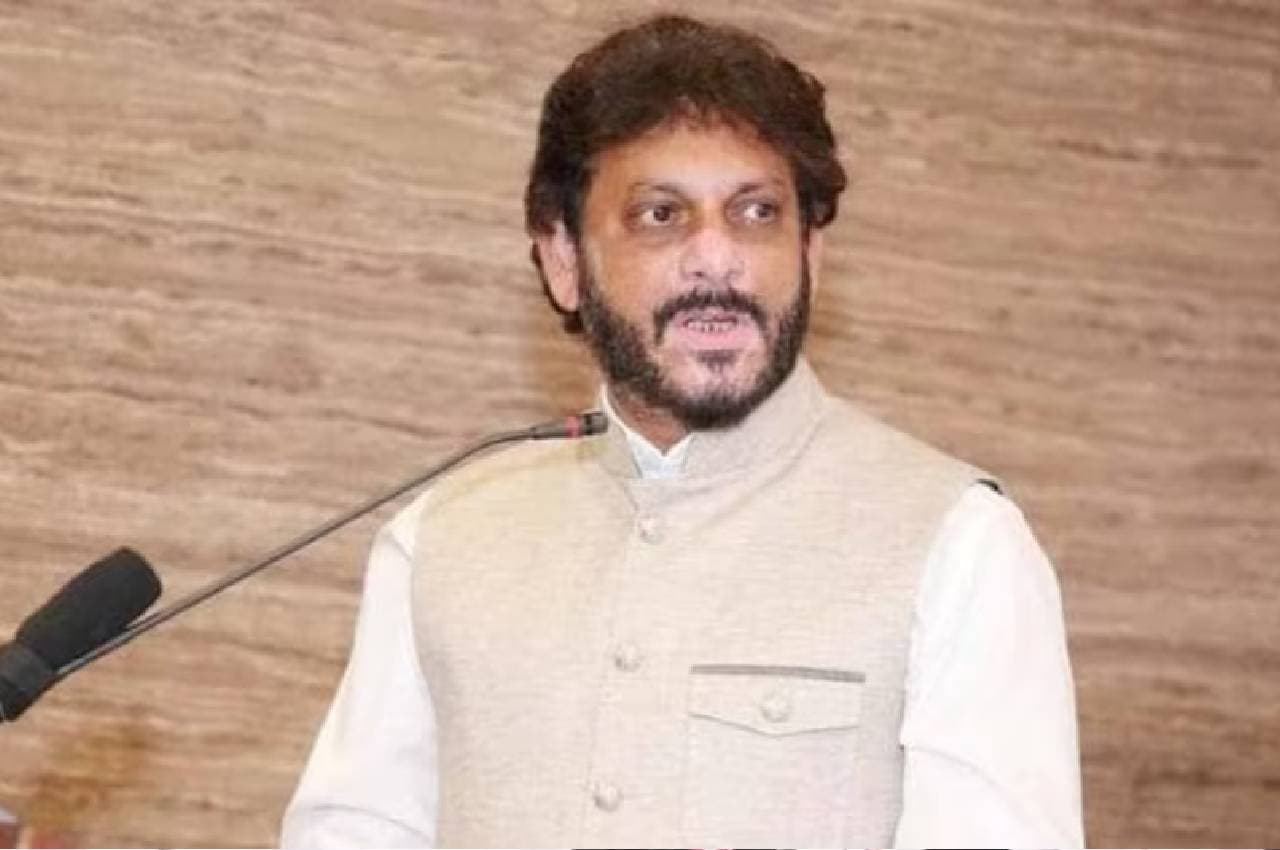 'राकांपा महाराष्ट्र में भाजपा की बी टीम बनी', एनसीपी में बगावत पर बोली एआईएमआईएम
