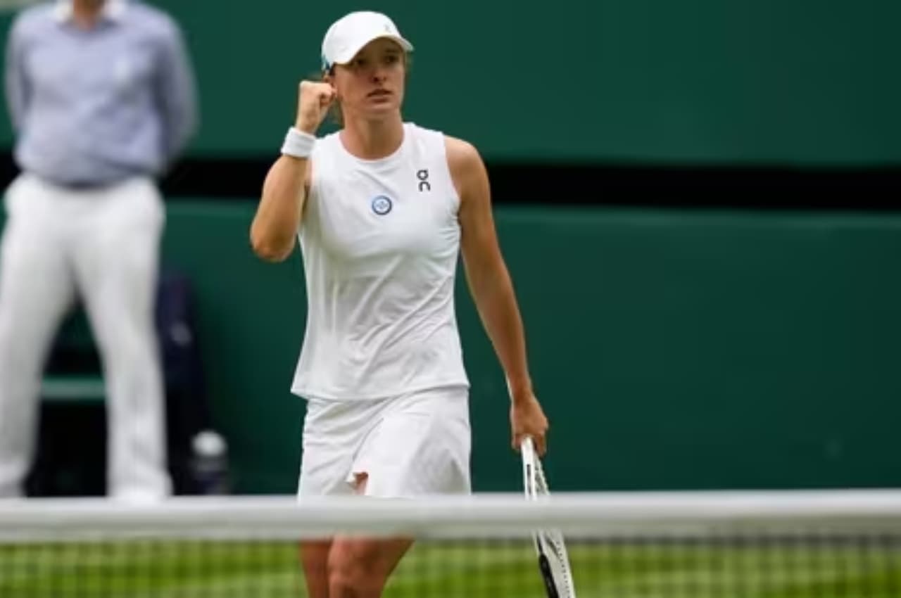 Wimbledon 2023: डेनियल मेदवेदेव-इगा स्विएटेक अगले दौर में, जलवायु प्रोटेस्टर्स ने मैच किया बाधित