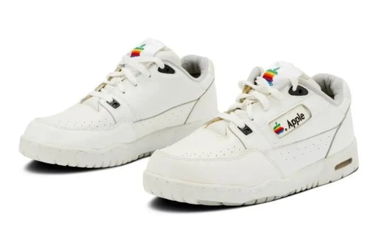 iPhone के बाद बिकेंगे Apple Sneakers भी, कीमत 42 लाख  रुपए से होगी शुरू