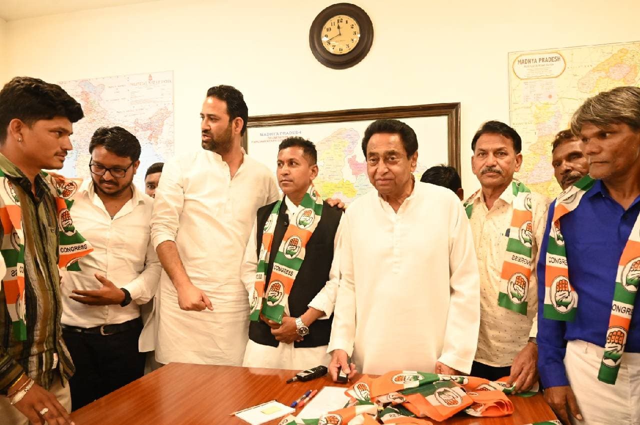 चुनावी साल में कांग्रेस ने निमाड़ में BSP को दिया झटका, कमलनाथ ने इन नेताओं दिलाई सदस्यता