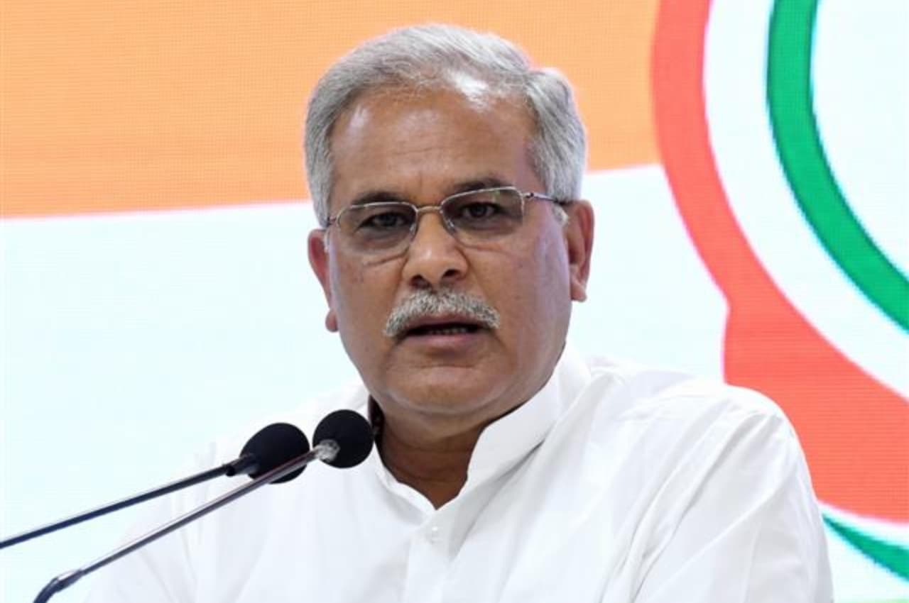 मुख्यमंत्री बघेल ने विभिन्न विभागों के अधिकारियों के साथ की समीक्षा बैठक, नवा रायपुर में होगा देश का सबसे बड़ा थोक बाजार